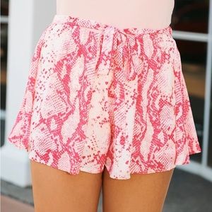 Peach Love California. Size Large. White and Pink snake skin pattern